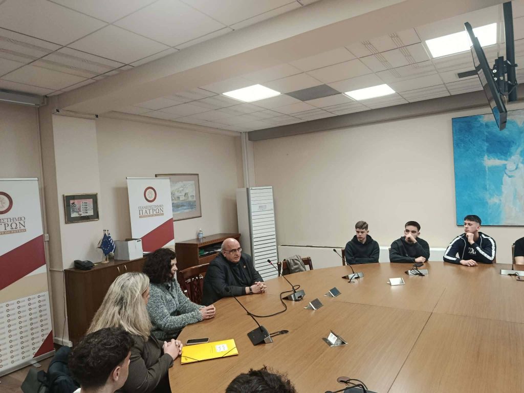 Το Λύκειο απ' όπου αποφοίτησε δέχθηκε ο Πρύτανης του Πανεπιστημίου Πατρών Χρ. Μπούρας