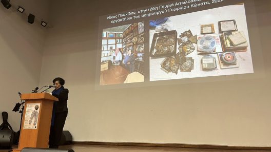 Τα εγκαίνια της Εκθεσης Παραδοσιακών Φορεσιών του Νίκου Πλακίδα, στην Πάτρα ΦΩΤΟ