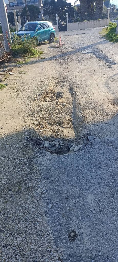 Κ. Συχαινά Πάτρας: «Κρατήρας» σε δρόμο δίπλα σε Παιδικό Σταθμό ΦΩΤΟ 29 Κ. Συχαινά Πάτρας: «Κρατήρας» σε δρόμο δίπλα σε Παιδικό Σταθμό ΦΩΤΟ