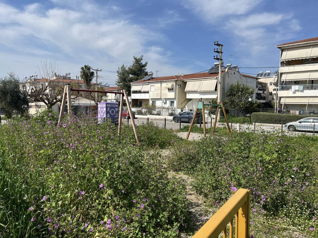 Παραλία Πατρών: Παιδική χαρά για να....βοσκούν πρόβατα! ΦΩΤΟ