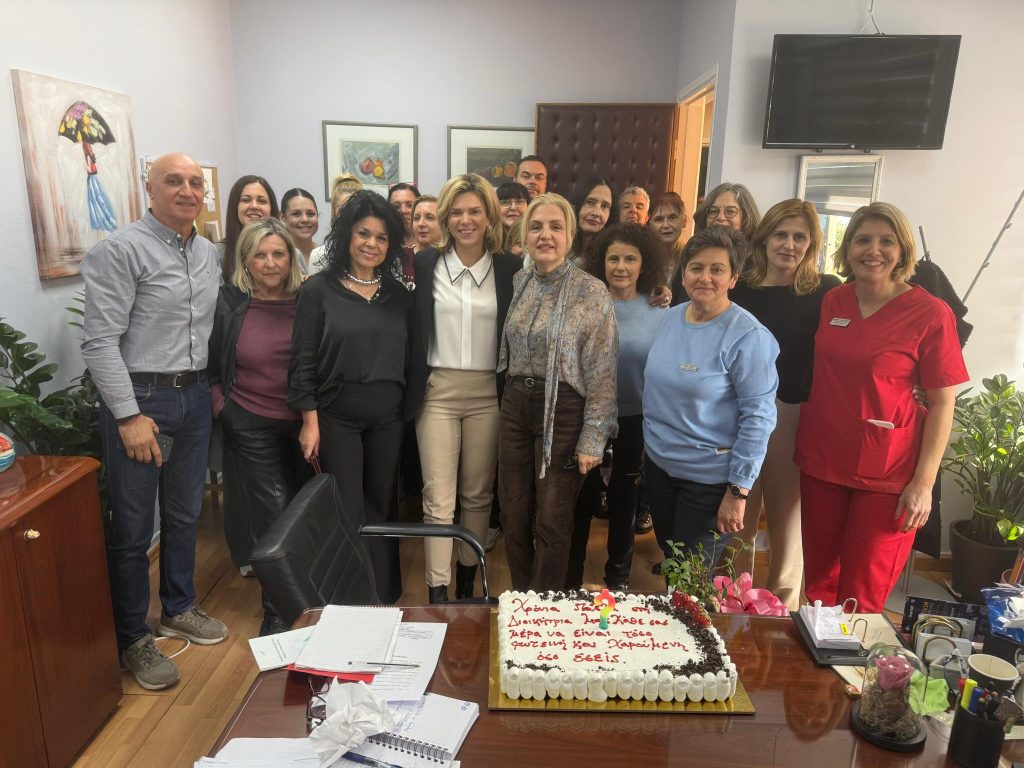 Η έκπληξη στην διοικήτρια του Καραμανδανείου Ασπασία Ρηγοπούλου ΦΩΤΟ