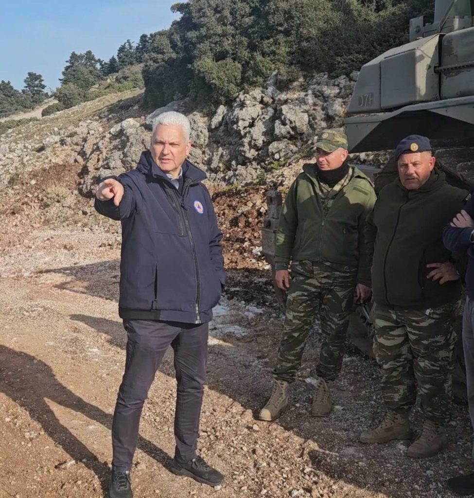 Πάρτα: Ο Στρατός «καθάρισε» Δασικούς δρόμους του Παναχαϊκού ΦΩΤΟ