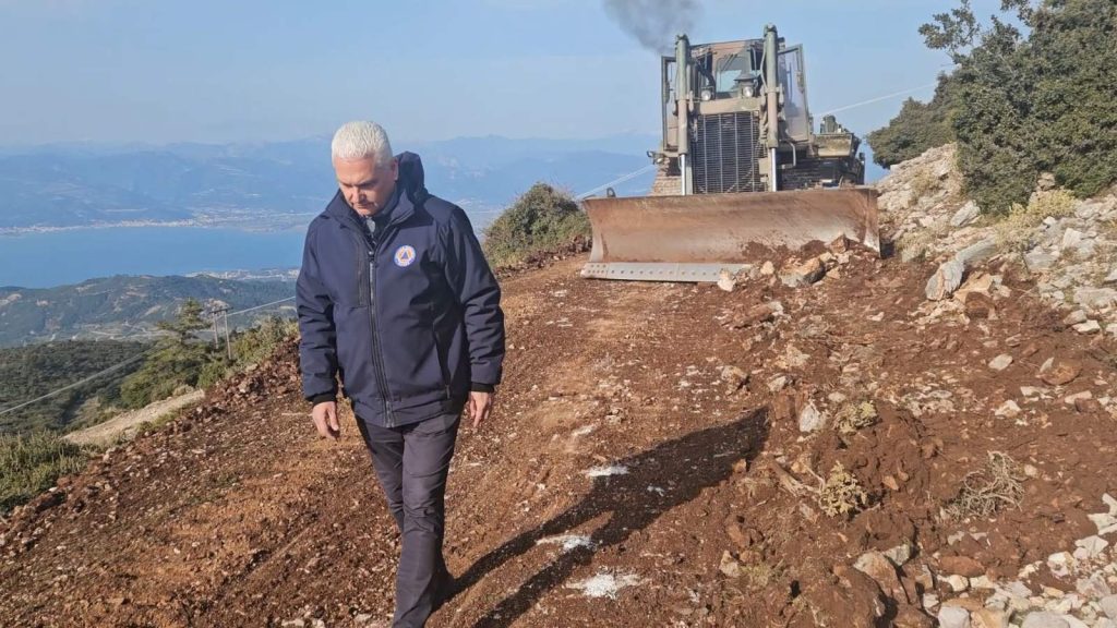 Πάρτα: Ο Στρατός «καθάρισε» Δασικούς δρόμους του Παναχαϊκού ΦΩΤΟ