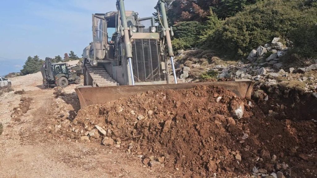 Πάρτα: Ο Στρατός «καθάρισε» Δασικούς δρόμους του Παναχαϊκού ΦΩΤΟ