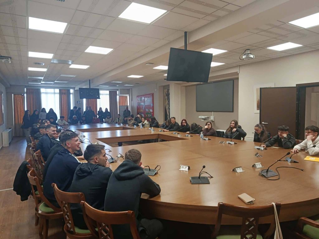 Το Λύκειο απ' όπου αποφοίτησε δέχθηκε ο Πρύτανης του Πανεπιστημίου Πατρών Χρ. Μπούρας