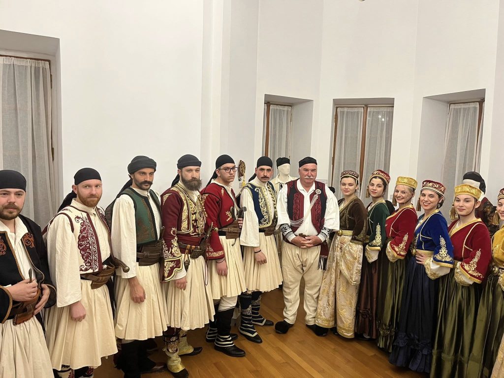 Τα εγκαίνια της Εκθεσης Παραδοσιακών Φορεσιών του Νίκου Πλακίδα, στην Πάτρα ΦΩΤΟ