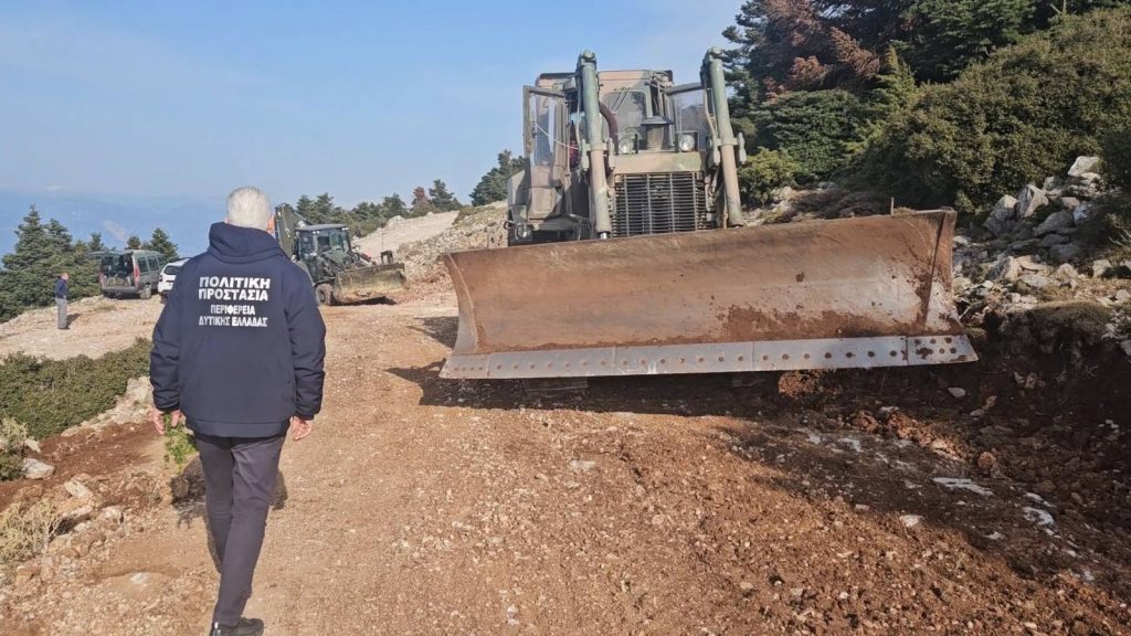 Πάρτα: Ο Στρατός «καθάρισε» Δασικούς δρόμους του Παναχαϊκού ΦΩΤΟ