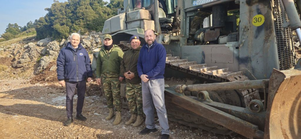 Πάρτα: Ο Στρατός «καθάρισε» Δασικούς δρόμους του Παναχαϊκού ΦΩΤΟ