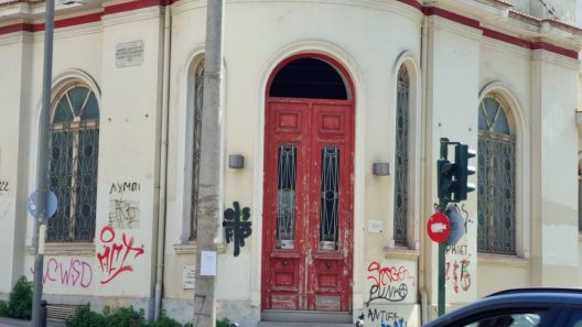 Πάτρα: Λεηλατημένα τα παλαιά Δημοτικά Λουτρά ΦΩΤΟ