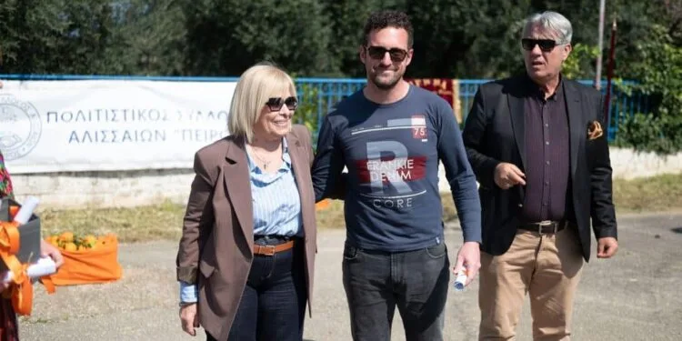 Βραβεύτηκε εκπαιδευτικός για τις καταστροφικές πυρκαγιές του Αυγούστου, στην Δυτική Αχαΐα ΦΩΤΟ