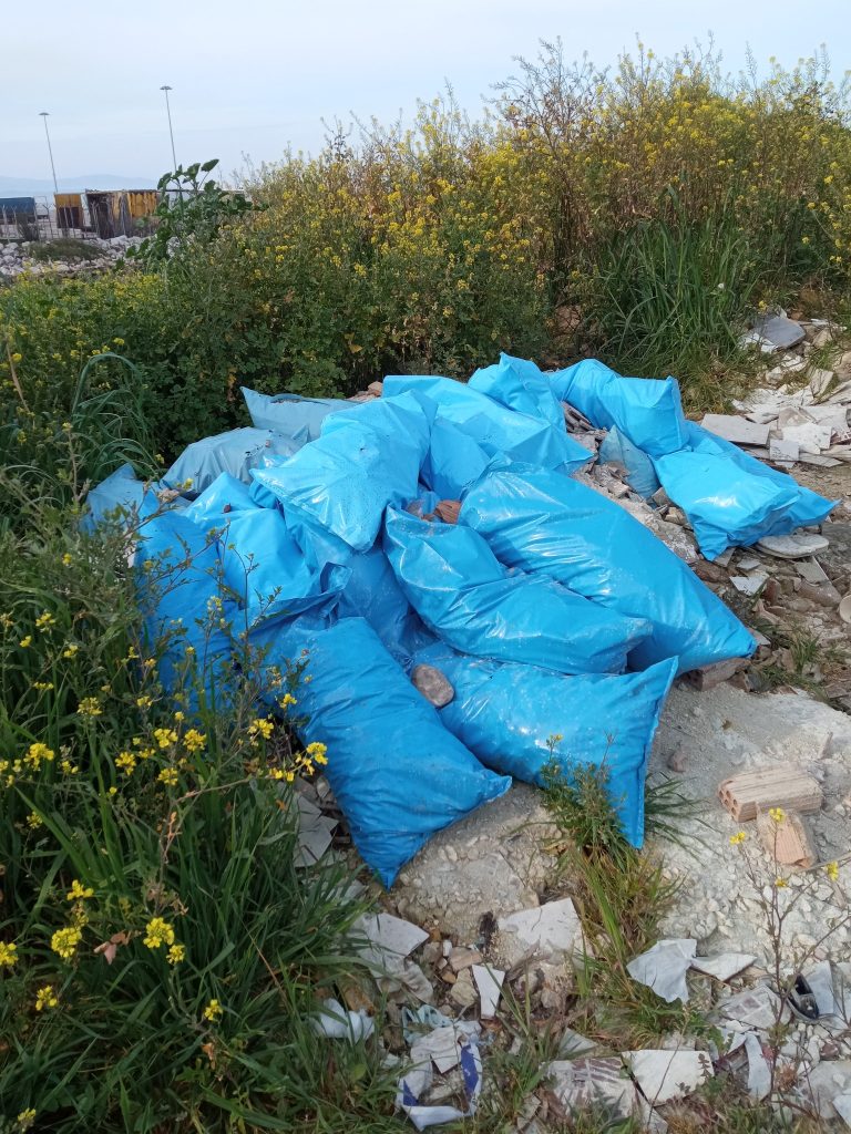 Πάτρα: Αποφάγια...μέχρι και πεταμένα μπάζα οικοδομών στο Νότιο Πάρκο ΦΩΤΟ