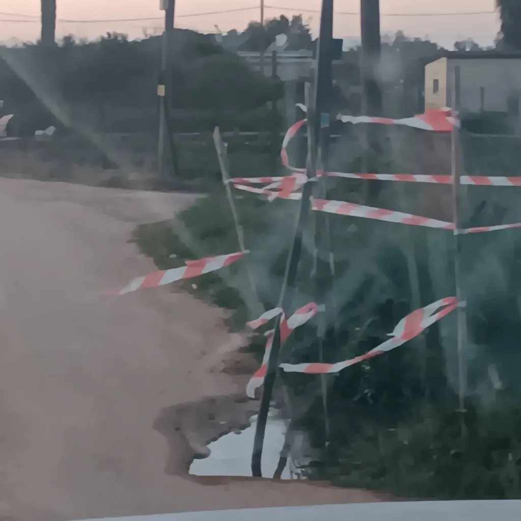 Δυτική Αχαΐα: Σπατάλη νερού, κίνδυνος ατυχήματος και σκπουπίδια σε κενρτικό δρόμο ΦΩΤΟ 25 Δυτική Αχαΐα: Σπατάλη νερού, κίνδυνος ατυχήματος και σκπουπίδια σε κενρτικό δρόμο ΦΩΤΟ