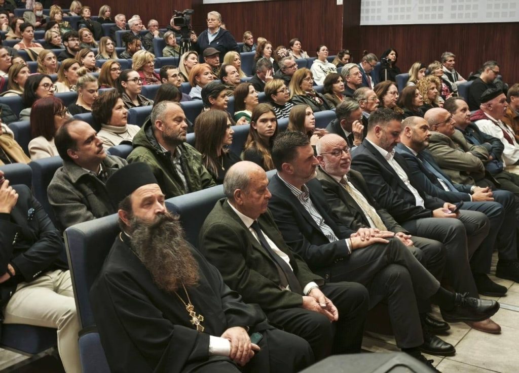 Δέος για τις παραδοσιακές φορεσιές του Νίκου Πλακίδα από Φωτήλα ΦΩΤΟ 32 Δέος για τις παραδοσιακές φορεσιές του Νίκου Πλακίδα από Φωτήλα ΦΩΤΟ