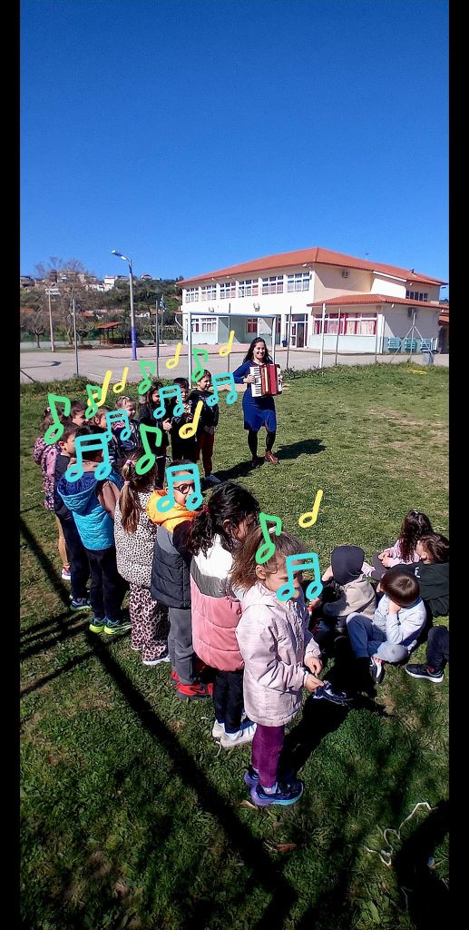 Χελιδονίσματα στο 1ο Δημοτικό Σχολείο Ακράτας ΦΩΤΟ