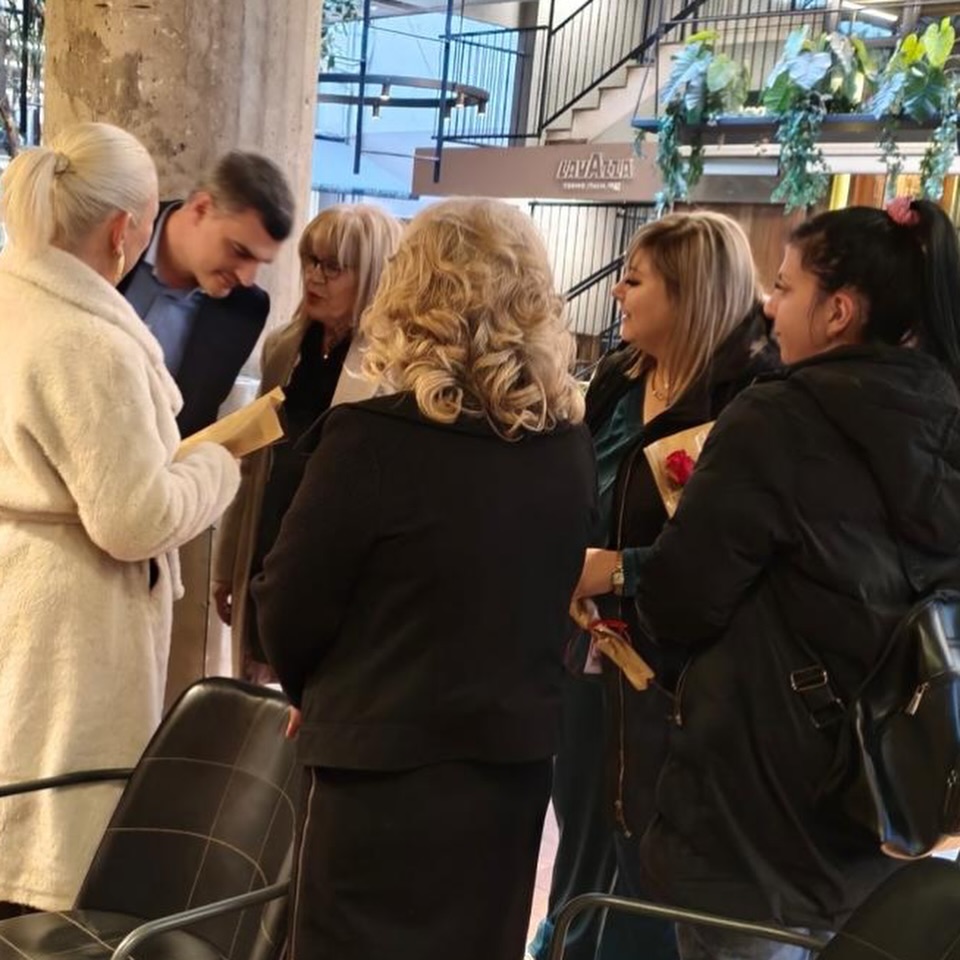 Πάτρα: Ο πολιτευτής ΝΔ Α.Τσώκος συζήτησε με γυναίκες - «Ισότητα στην πράξη κάθε μέρα» ΦΩΤΟ