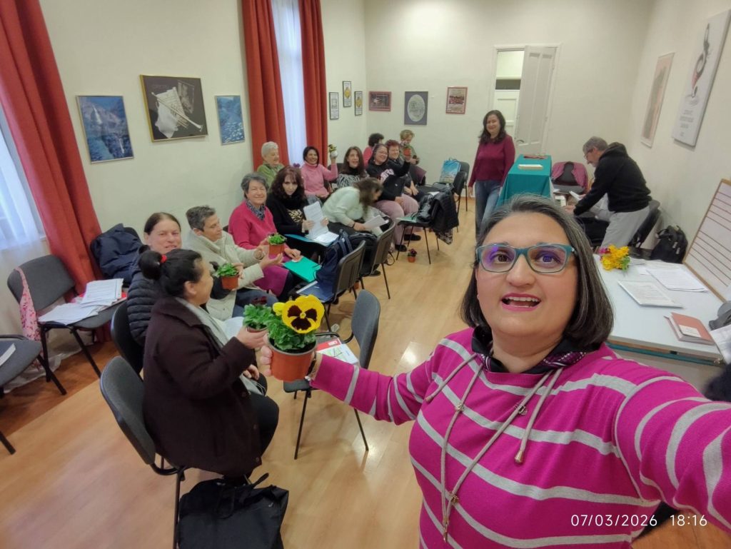 Με λουλούδια για την Ημέρα της Γυναίκας ο Σύλλογος Φίλων Μουσικής Αιγιάλειας ΦΩΤΟ