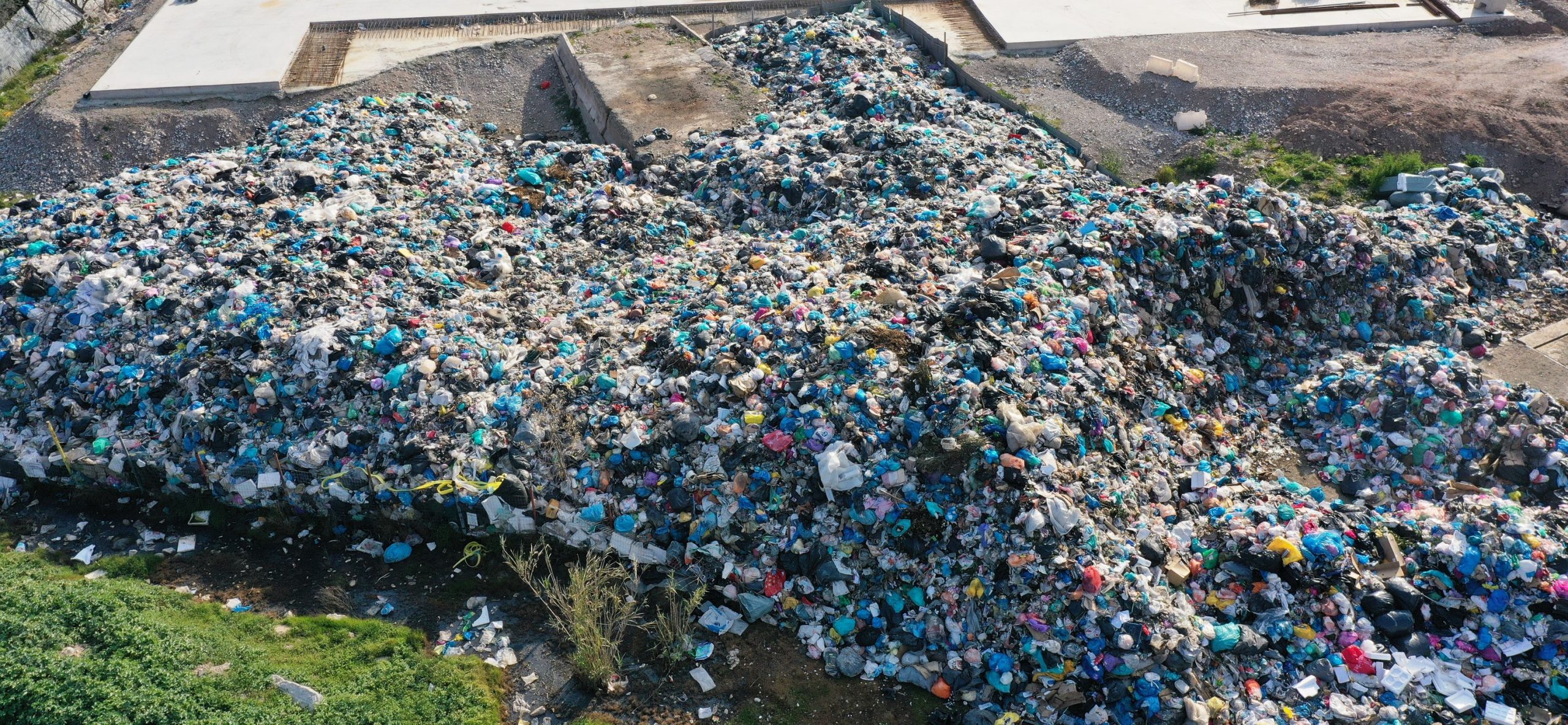 Αίγιο: «Χύμα» τόνοι σκουπιδιών στη Τέμενη – Κίνδυνοι για την Δημόσια Υγεία ΦΩΤΟ