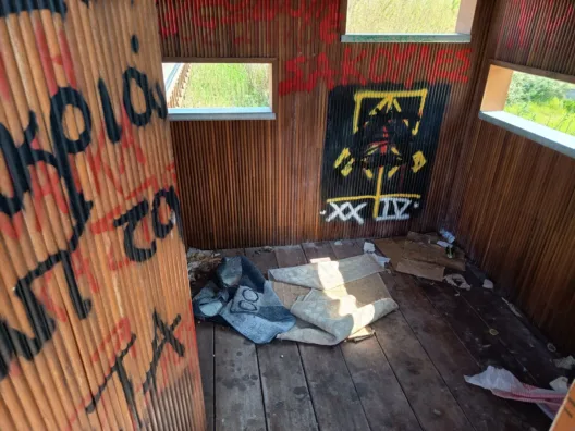 Πάτρα: Eικόνες διάλυσης και εγκατάλειψης σε Ελος Αγυιάς και Πλαζ ΦΩΤΟ