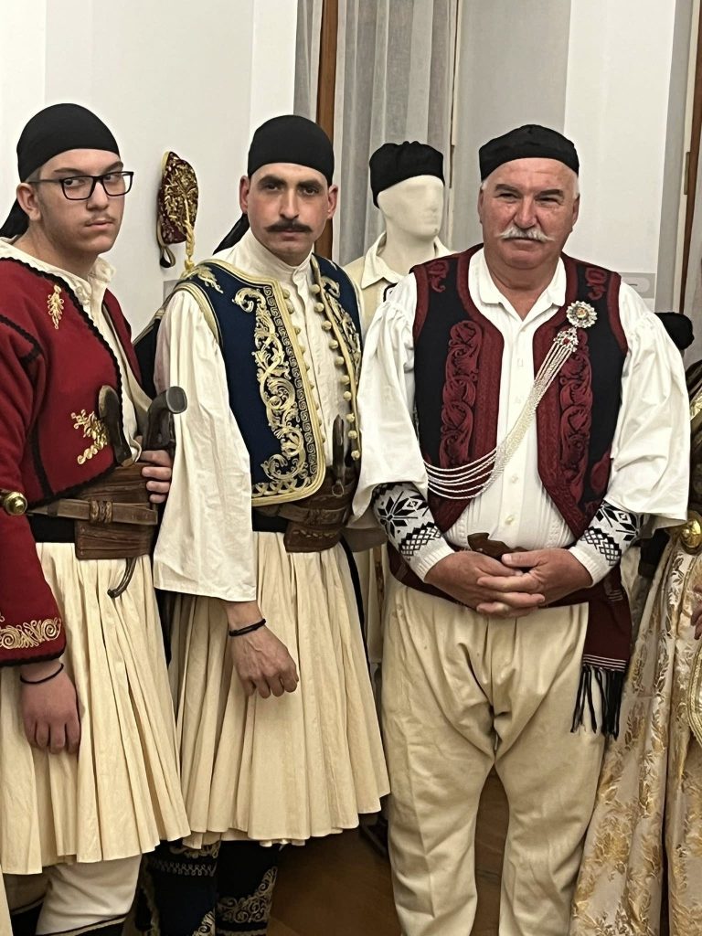 Τα εγκαίνια της Εκθεσης Παραδοσιακών Φορεσιών του Νίκου Πλακίδα, στην Πάτρα ΦΩΤΟ