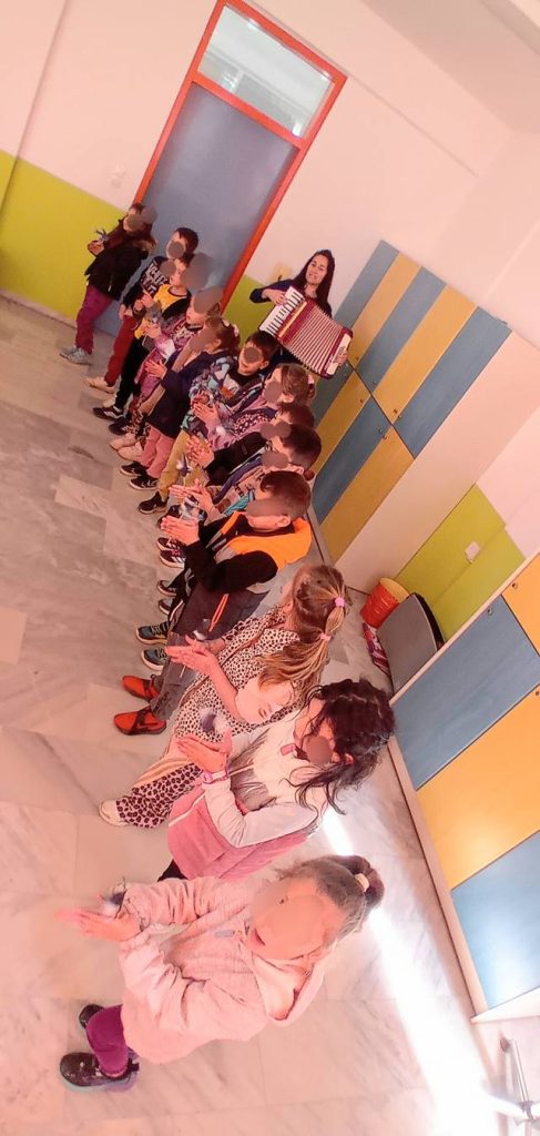 Χελιδονίσματα στο 1ο Δημοτικό Σχολείο Ακράτας ΦΩΤΟ