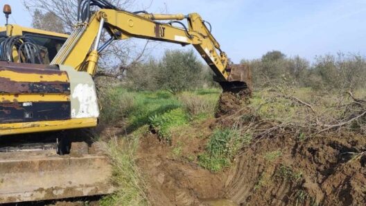 Δυτική Αχαΐα: Διάνοιξη και καθαρισμός αυλάκων μετά την κακοκαιρία ΦΩΤΟ