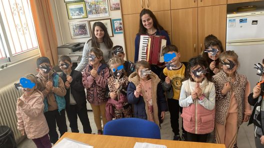 Χελιδονίσματα στο 1ο Δημοτικό Σχολείο Ακράτας ΦΩΤΟ