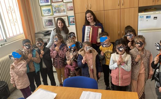 Χελιδονίσματα στο 1ο Δημοτικό Σχολείο Ακράτας ΦΩΤΟ