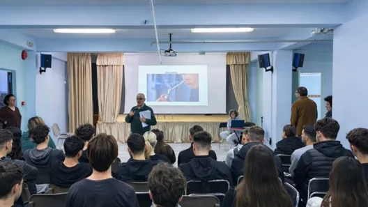 Ομιλία για το κάπνισμα και το άτμισμα στο Λύκειο του Αρσακείου ΦΩΤΟ