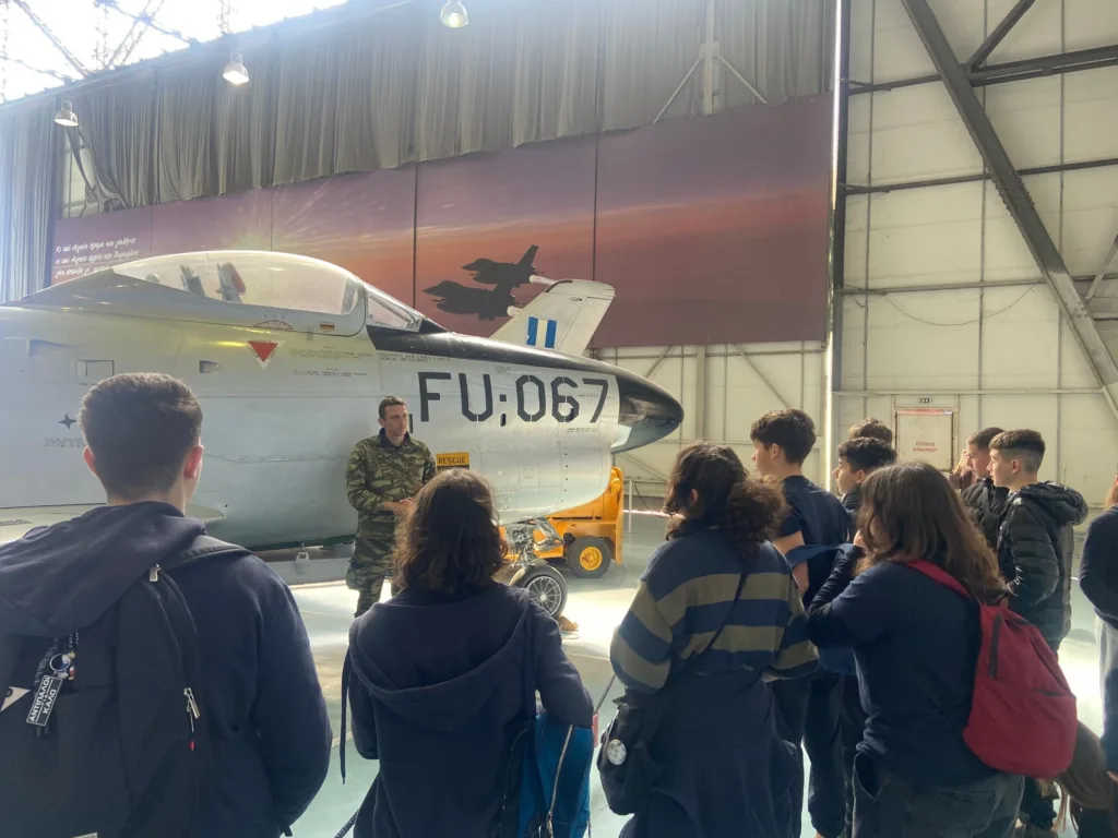 Διδακτική επίσκεψη του Αρσακείου Γυμνασίου Πάτρας στο Μουσείο της Πολεμικής Αεροπορίας στο Τατόΐ ΦΩΤΟ 30 Διδακτική επίσκεψη του Αρσακείου Γυμνασίου Πάτρας στο Μουσείο της Πολεμικής Αεροπορίας στο Τατόΐ ΦΩΤΟ