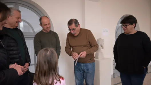 Οι μαθητές του 3ου Δημοτικού Σχολείου Παραλίας στο Δημαρχείο Πάτρας ΦΩΤΟ