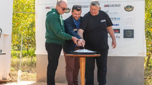 Η ΠΑΛΕΜΟΤ, η κοπή πίτας και οι φίλοι της στην πίστα ΦΩΤΟ