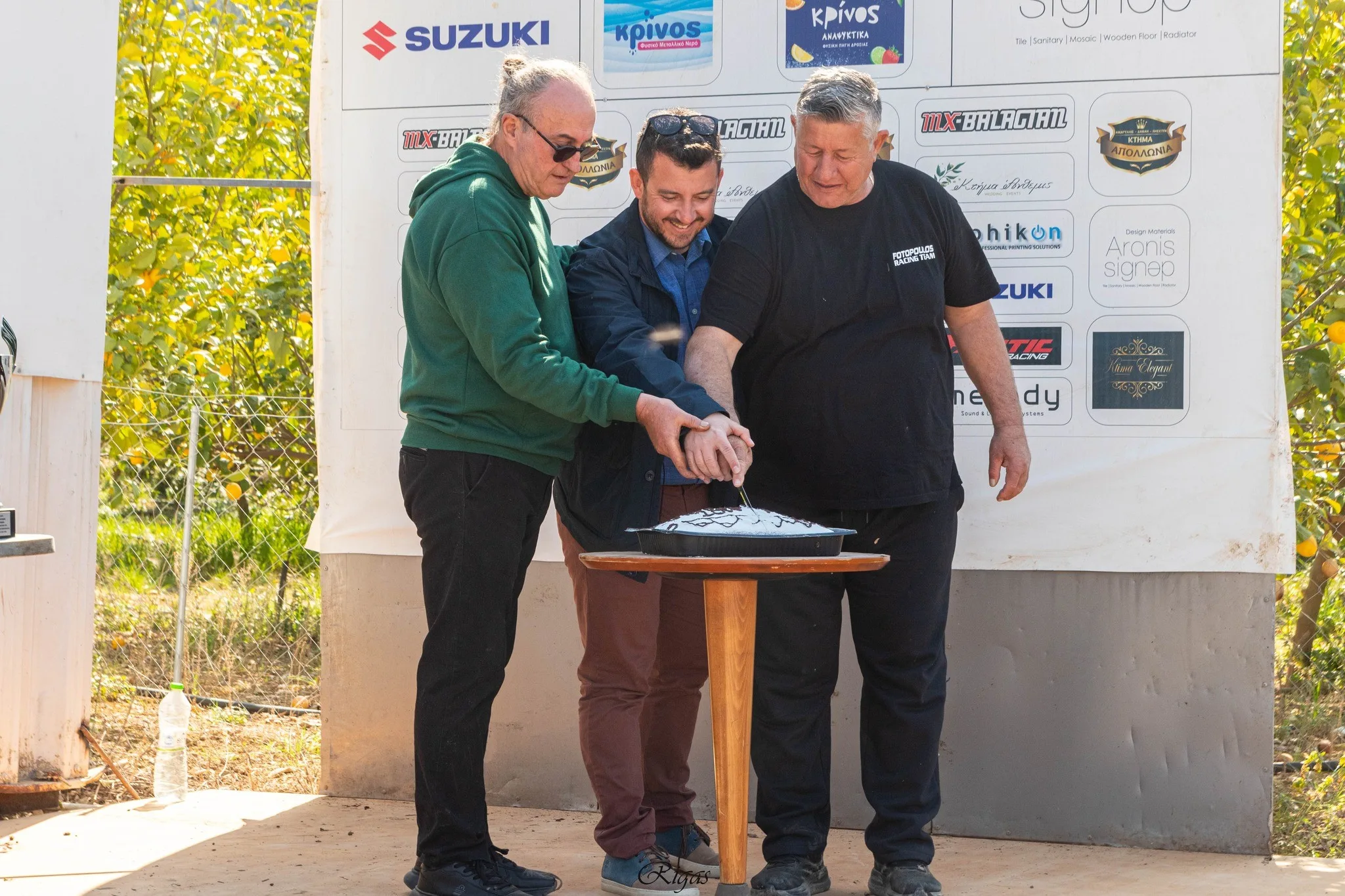 Η ΠΑΛΕΜΟΤ, η κοπή πίτας και οι φίλοι της στην πίστα ΦΩΤΟ