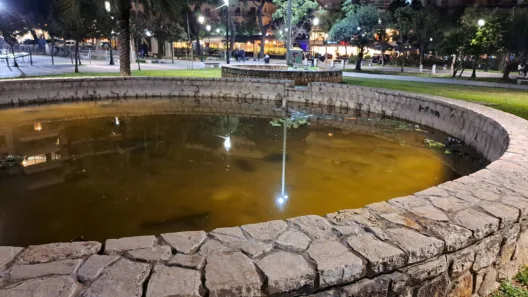 Πάτρα: Συντριβάνια με νερό γλίτσα στην πιο κεντρική Πλατεία - Εικόνα «μιζερούπολης» ΦΩΤΟ