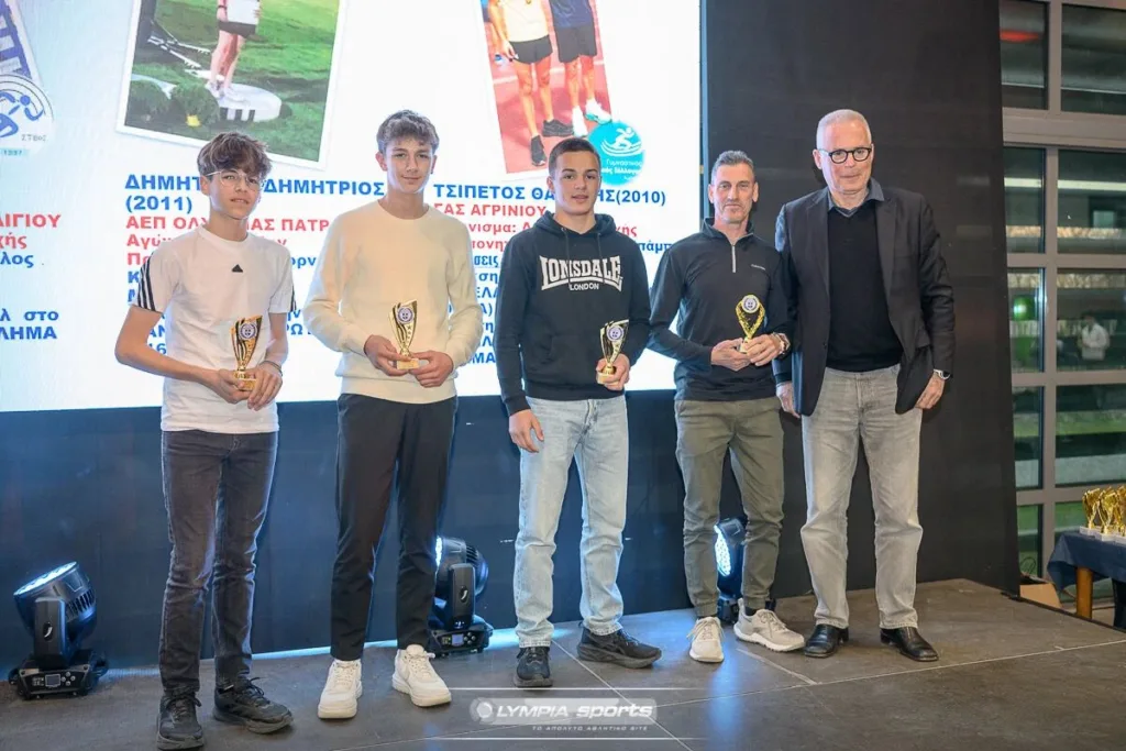 Ο Αντιδήμαρχος Αθλητισμού Αιγιάλειας Χ.Τσερεντζούλιας στις βραβεύσεις αθλητών Στίβου ΦΩΤΟ