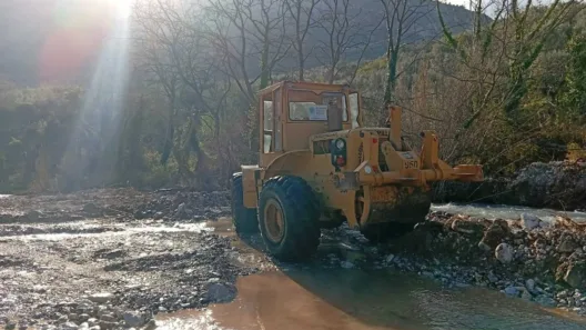 Αχαΐα: Κατέβασαν υλικά τα ποτάμια - Επενέβη η Πολιτική Προστασία ΦΩΤΟ