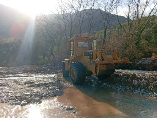 Αχαΐα: Κατέβασαν υλικά τα ποτάμια - Επενέβη η Πολιτική Προστασία ΦΩΤΟ