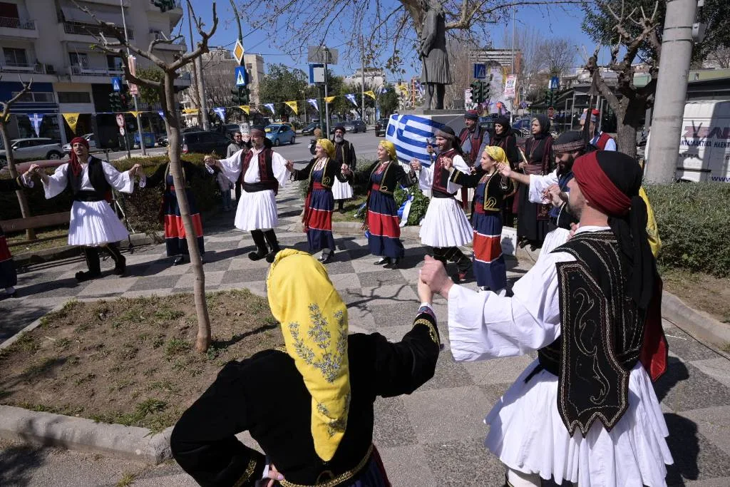 Ο αντιδήμαρχος Τ. Πετρόπουλος, επετειακά, στους «Γιαννιάδες» ΦΩΤΟ 32 Ο αντιδήμαρχος Τ. Πετρόπουλος, επετειακά, στους «Γιαννιάδες» ΦΩΤΟ