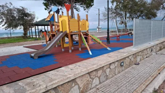 Αίγιο: Νέα, ασφαλής και σύχγρονη Παιδική χαρά στα Βαλιμήτικα ΦΩΤΟ