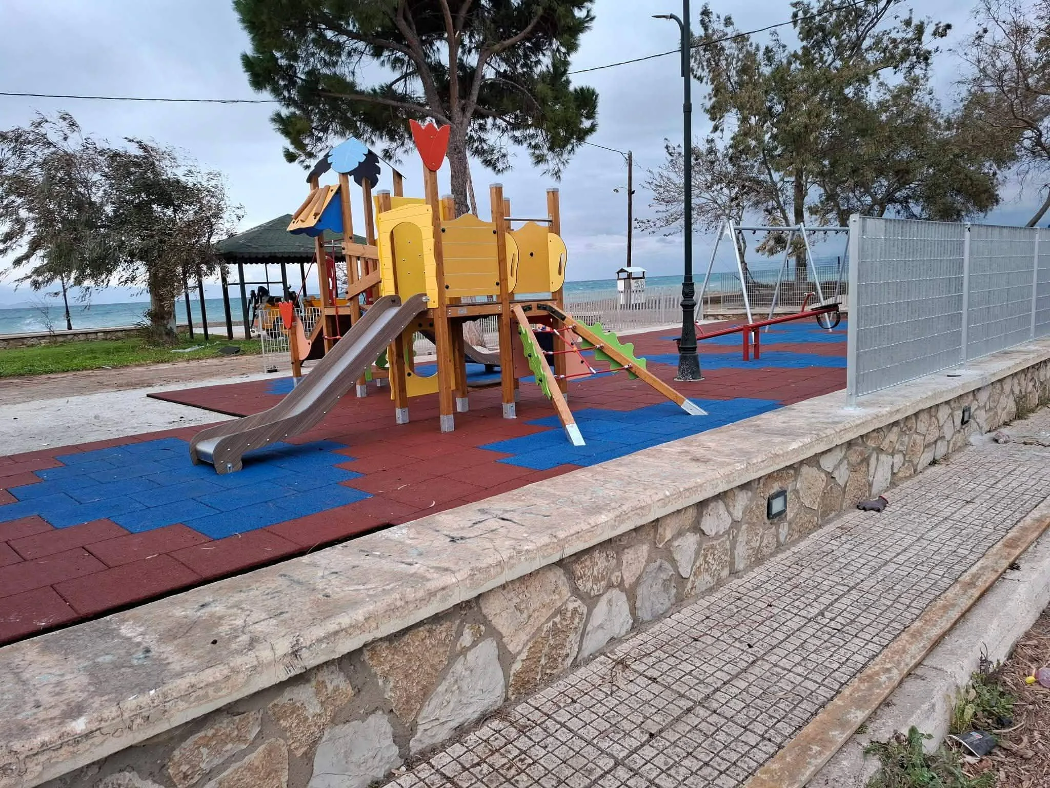Αίγιο: Νέα, ασφαλής και σύχγρονη Παιδική χαρά στα Βαλιμήτικα ΦΩΤΟ