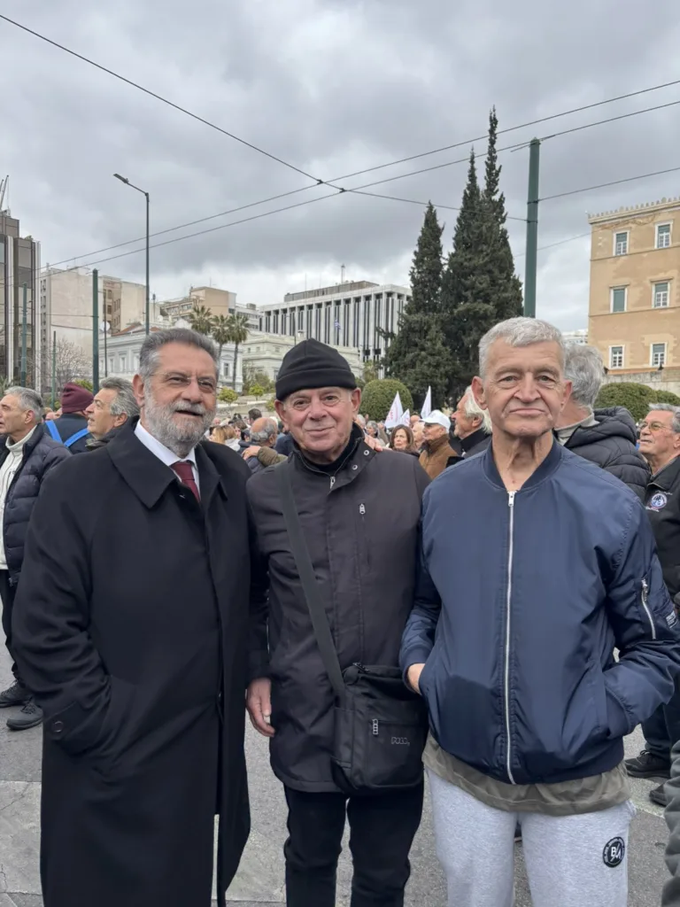 Αχαΐα: Σε διαμαρτυρία συνταξιούχων στο Σύνταγμα ο ΣΥΡΙΖΑ με τον Α.Παναγιωτόπουλο ΦΩΤΟ 31 Αχαΐα: Σε διαμαρτυρία συνταξιούχων στο Σύνταγμα ο ΣΥΡΙΖΑ με τον Α.Παναγιωτόπουλο ΦΩΤΟ
