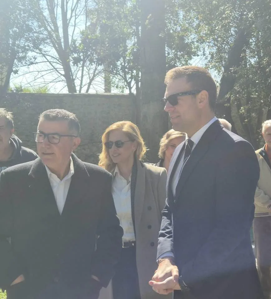 Αχαΐα: Κομματικά στελέχη των «Δημοκρατών» με τον Κασσελάκη στο Μεσολόγγι - Η επαφή με τους πολίτες ΒΙΝΤΕΟ-ΦΩΤΟ 28 Αχαΐα: Κομματικά στελέχη των «Δημοκρατών» με τον Κασσελάκη στο Μεσολόγγι - Η επαφή με τους πολίτες ΒΙΝΤΕΟ-ΦΩΤΟ