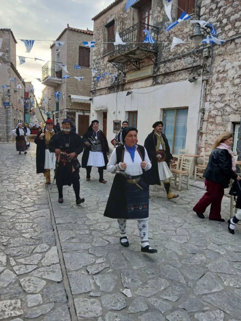 Ο Σκοπευτικός Όμιλος Παραδοσιακών όπλων Πατρών, στην Μάνη ΦΩΤΟ