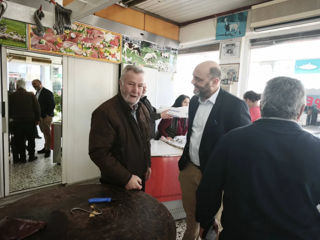 Κάτω Αχαΐα: Περιοδεία Φωτήλα - Αμεση επαφή με επαγγελματείς, κόσμο και κομματικά στελέχη ΦΩΤΟ