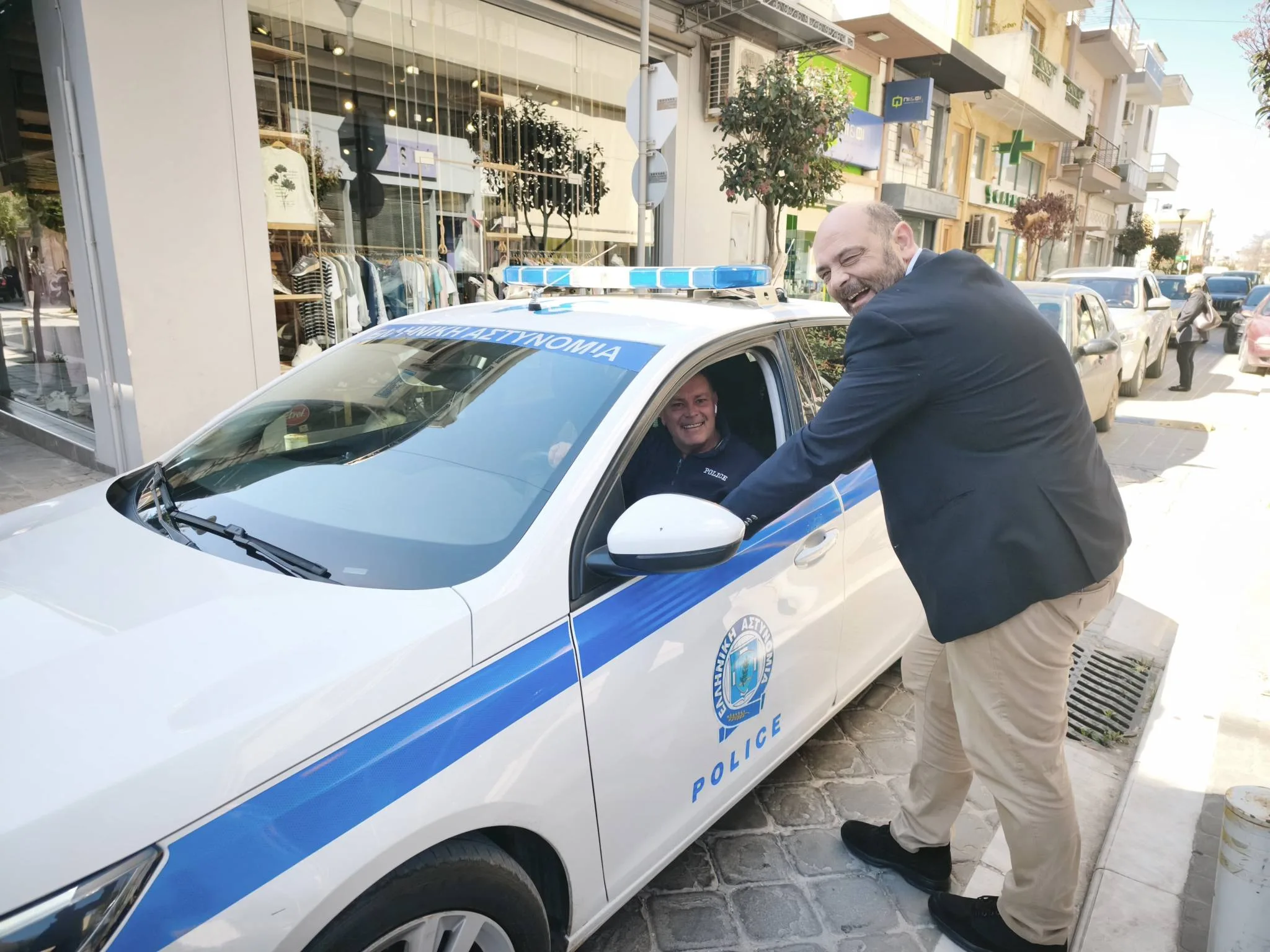 Κάτω Αχαΐα: Περιοδεία Φωτήλα – Αμεση επαφή με επαγγελματείς, κόσμο και κομματικά στελέχη ΦΩΤΟ