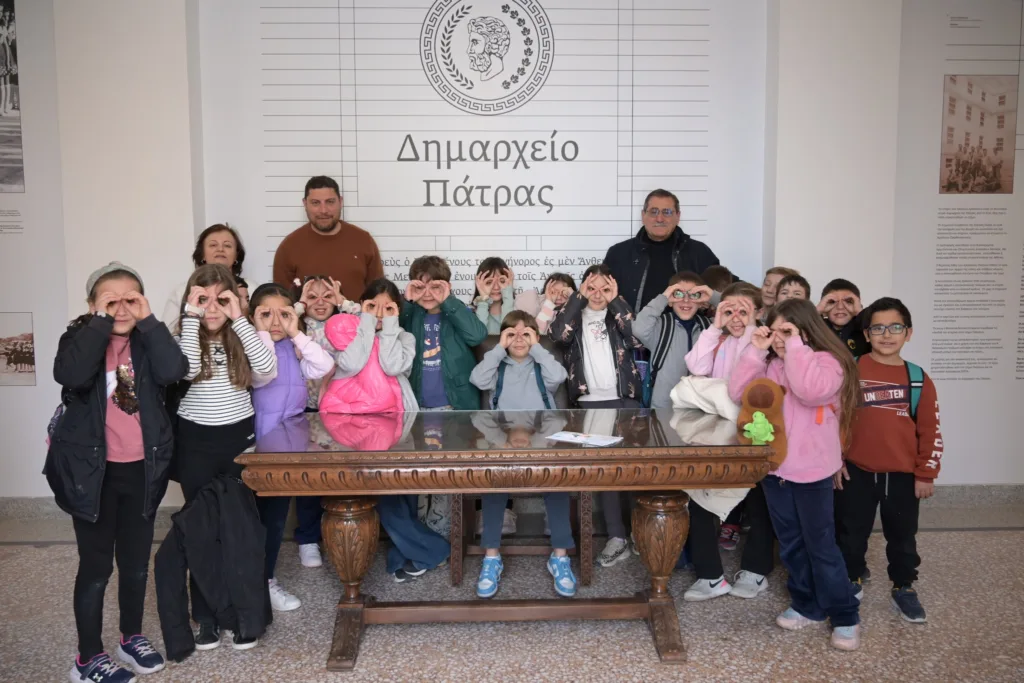 Πάτρα: Ο Κ. Πελετίδης με μαθητές - Εμφαση στην ιστορικότητα του Δημαρχείου ΦΩΤΟ 36 Πάτρα: Ο Κ. Πελετίδης με μαθητές - Εμφαση στην ιστορικότητα του Δημαρχείου ΦΩΤΟ