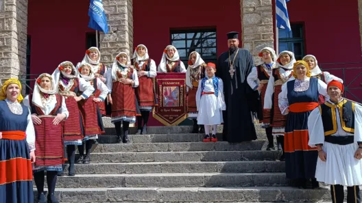 Κερπινιώτες και Κερπινιώτισσες παρήλασαν με καμάρι και υπερηφάνεια, στα Καλάβρυτα ΦΩΤΟ