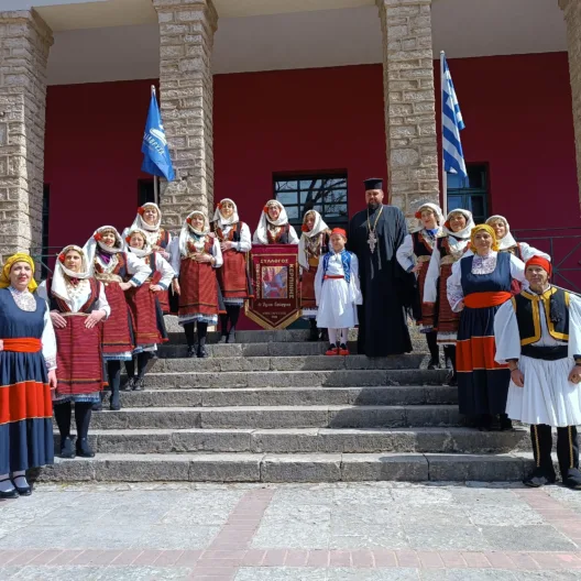 Κερπινιώτες και Κερπινιώτισσες παρήλασαν με καμάρι και υπερηφάνεια, στα Καλάβρυτα ΦΩΤΟ