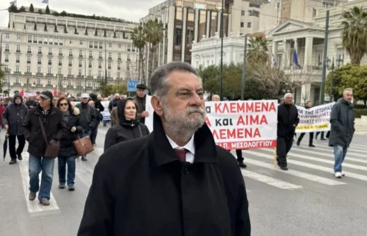 Αχαΐα: Σε διαμαρτυρία συνταξιούχων στο Σύνταγμα ο ΣΥΡΙΖΑ με τον Α.Παναγιωτόπουλο ΦΩΤΟ