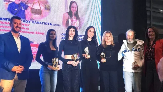 Ο Αντιδήμαρχος Αθλητισμού Αιγιάλειας Χ.Τσερεντζούλιας στις βραβεύσεις αθλητών Στίβου ΦΩΤΟ