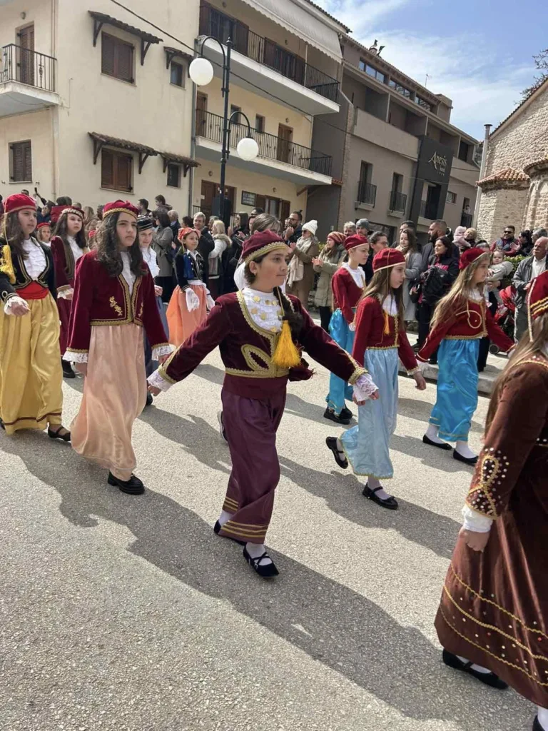 Καλάβρυτα: Ημέρα επετείου της απελευθέρωσης - Σύμβολο θυσίας, ορόσημο της εθνικής ταυτότητας ΦΩΤΟ 56 Καλάβρυτα: Ημέρα επετείου της απελευθέρωσης - Σύμβολο θυσίας, ορόσημο της εθνικής ταυτότητας ΦΩΤΟ